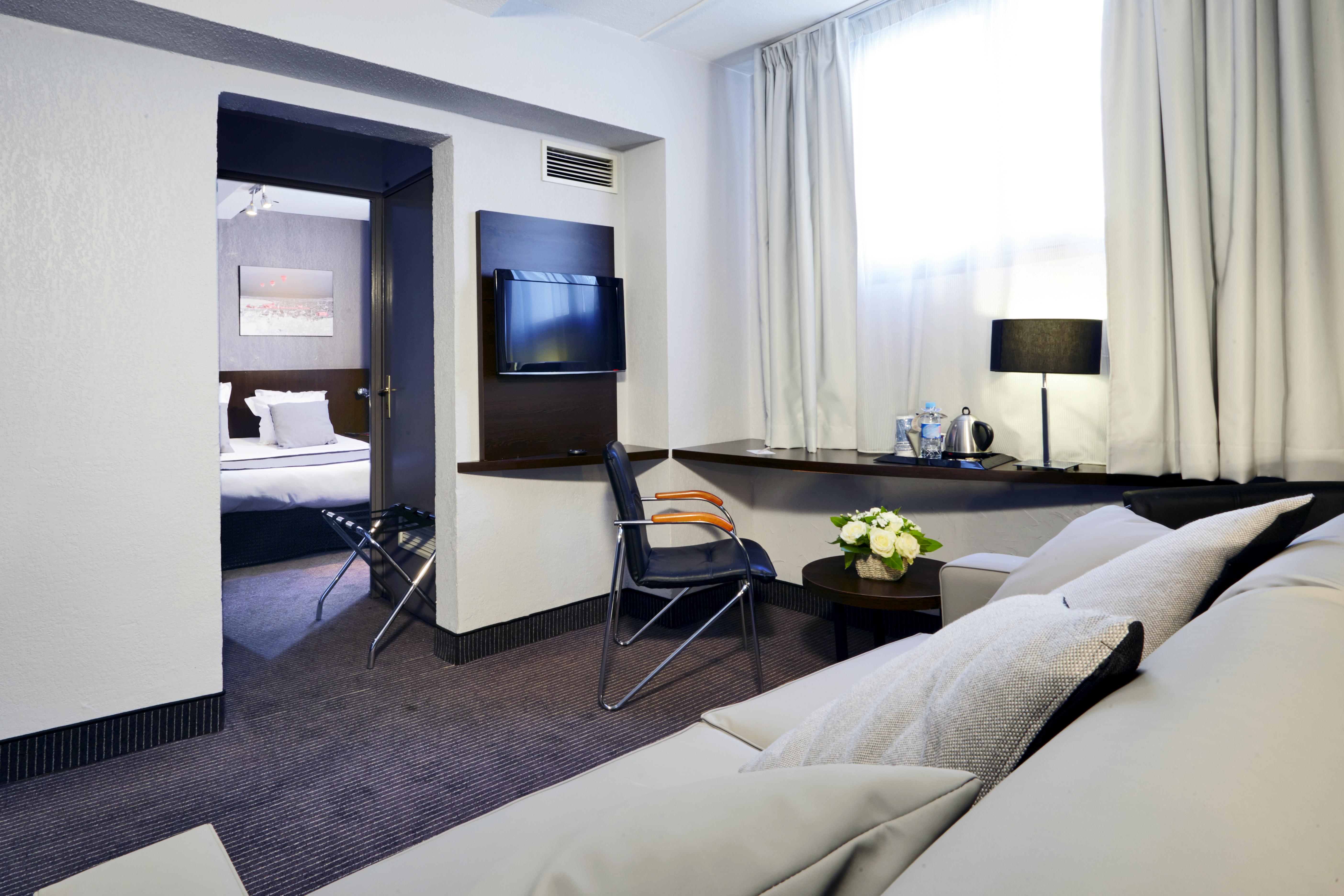Kyriad Marseille Centre Paradis-Prefecture Exterior photo