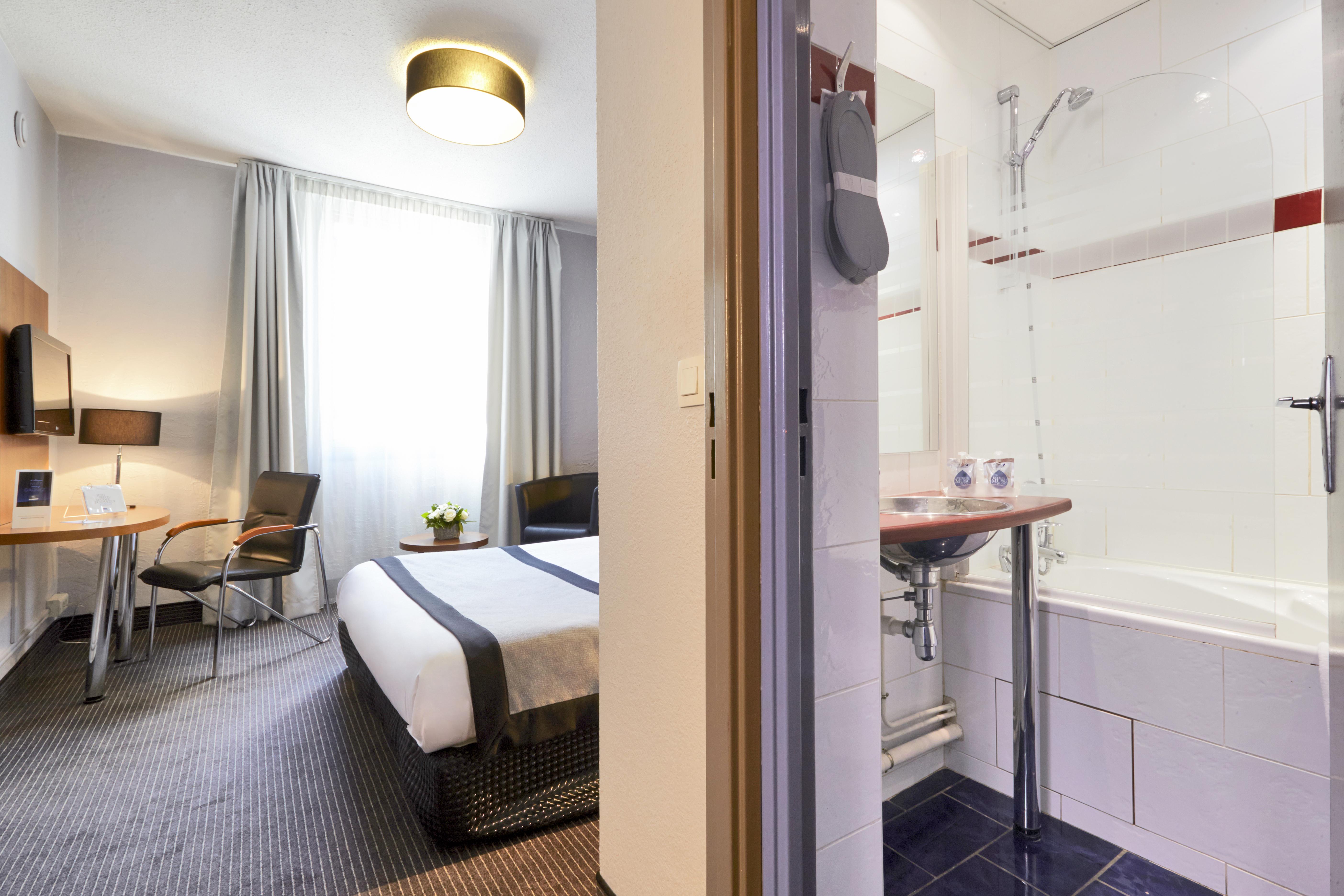 Kyriad Marseille Centre Paradis-Prefecture Exterior photo